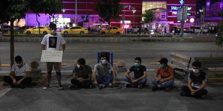 Êlih’de gençler tecavüzü protesto etti!