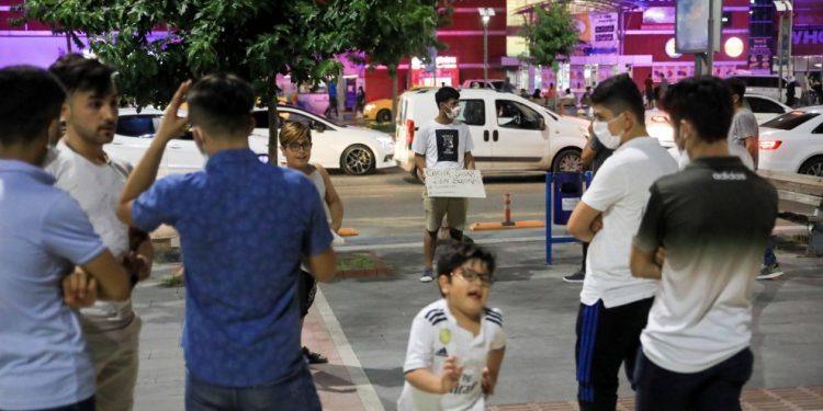 Êlih’de gençler tecavüzü protesto etti!