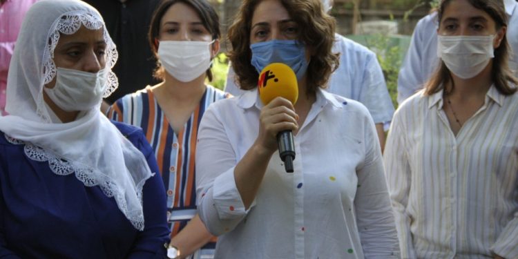 Vedat Aydın’ın mezarına ziyaret: Asla boyun eğmeyeceğiz