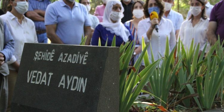 Vedat Aydın’ın mezarına ziyaret: Asla boyun eğmeyeceğiz