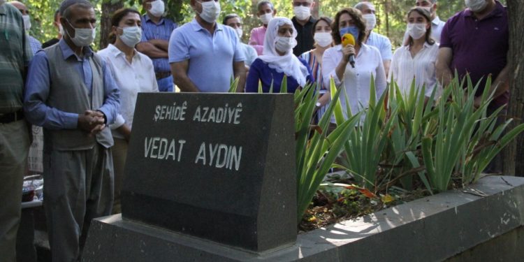 Vedat Aydın’ın mezarına ziyaret: Asla boyun eğmeyeceğiz