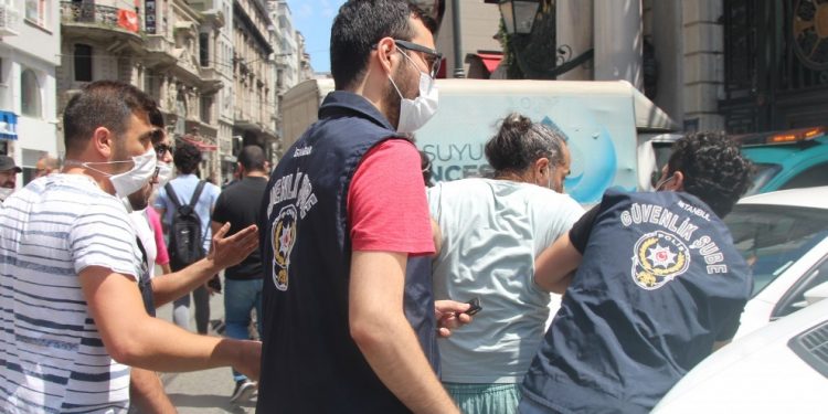 Faşist Türk polisi Cumartesi Anneleri’ne saldırdı