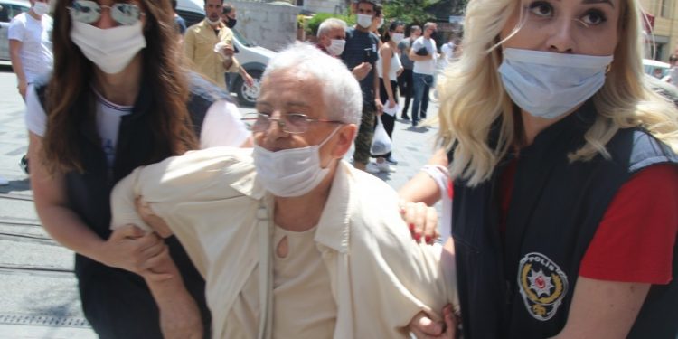 Faşist Türk polisi Cumartesi Anneleri’ne saldırdı