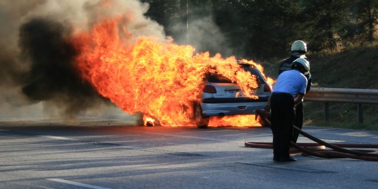 SON DAKİKA- İstanbul’da faşistlere ait 9 araç yakıldı