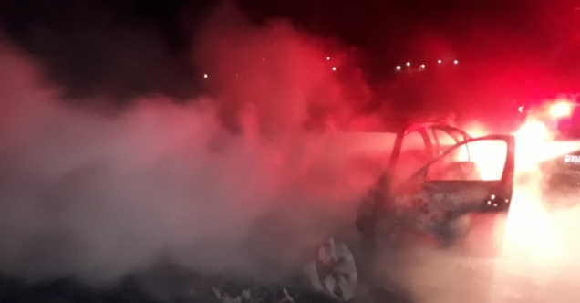 SON DAKİKA – YPS İzmir’de ‘ajan’ ve ‘faşistlere’ ait iki aracı ateşe verdi