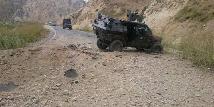 SON DAKİKA – Zırhlı aracın geçişi sırasında patlama: 6 asker öldü