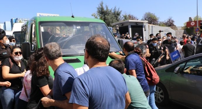 Av. Ebru Timtik’in cenazesi polisler tarafından kaçırıldı – YENİLENDİ