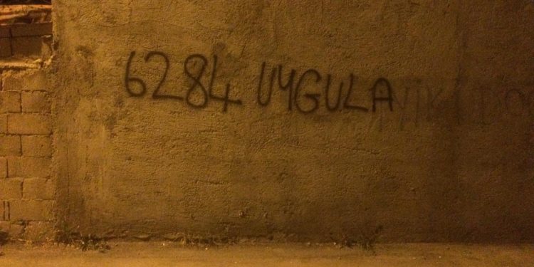 Wan’ın bir çok semtinde yazılama eylemi