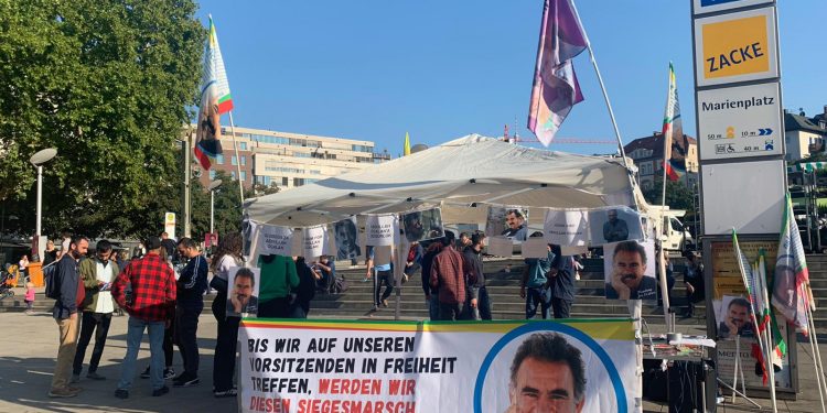 Stuttgart’ta gençlerden “Öcalan’a Özgürlük” standı