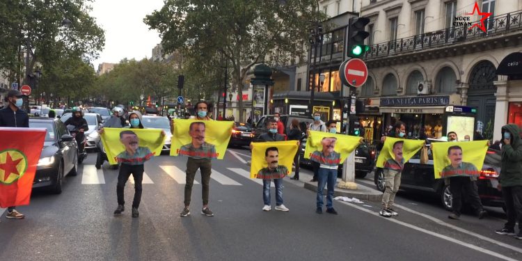 Paris’te gençlerden sivil itaatsizlik eylemi