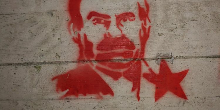 St.Gallen’de gençlerden TC faşizmine karşı sprey çalışması