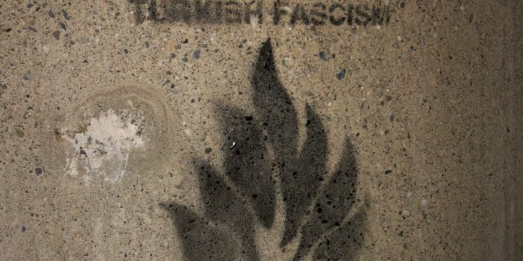 St.Gallen’de gençlerden TC faşizmine karşı sprey çalışması