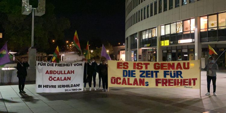 Mannheim’de gençlerden tecrit protestosu ve film gösterimi