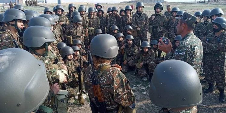 Ermeni Kadınlar saldırılara karşı cephede yerlerini aldılar