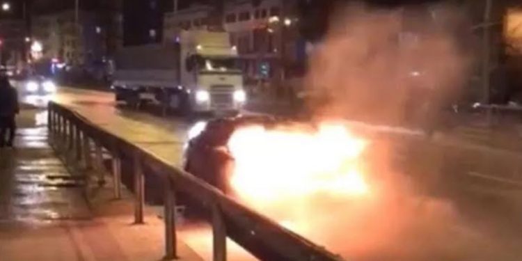 SON DAKİKA – TKP/ML TİKKO gerillaları anısına 2 iş yeri 1 araç ateşe verildi