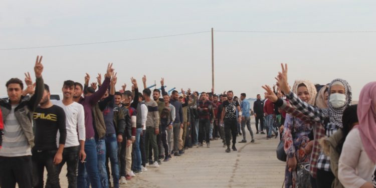 Serêkaniyê’li gençler ‘Mutlaka Kazanacağız’ sloganıyla uzun yürüyüşte