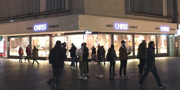 Bielefeld’de gençlerden ‘sessiz protesto’
