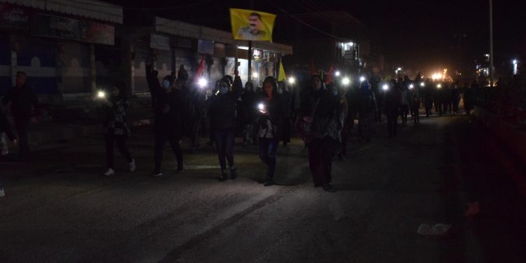 Gençlik öncülüğünde halk Şengal için alanlarda