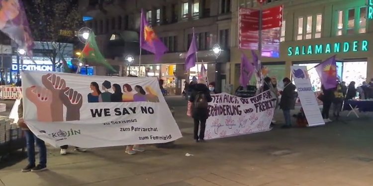 Dortmund’da genç kadınlar ‘Hayır’ dedi