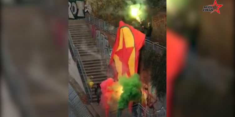 PKK’nin 43’ncü yıldönümünde Berlin’de dev PKK bayrağı