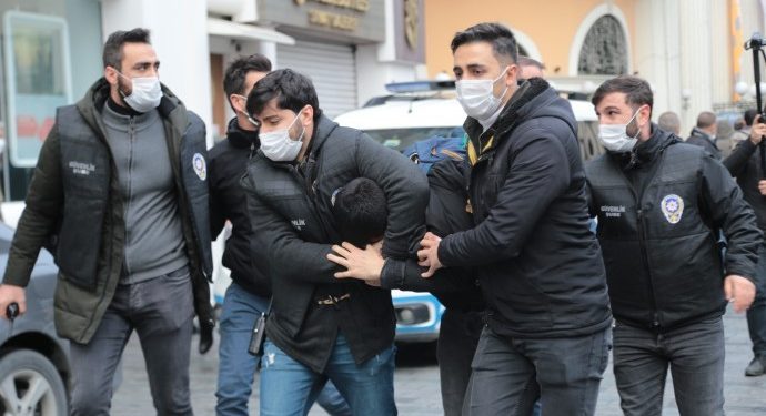 Bir TC klasiği: Gözaltı protestosunda gözaltı