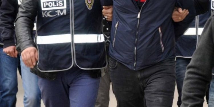 Cizre’de gençler gözaltına alındı