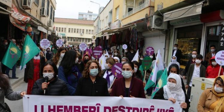 Merdîn’de kadınlar şiddete karşı eylemde