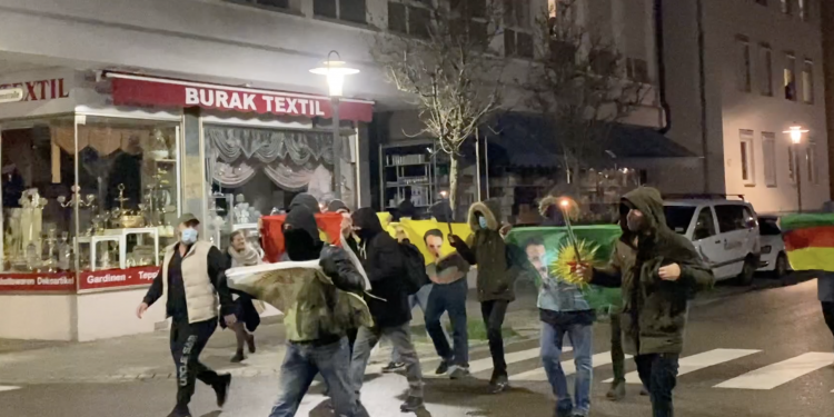 TCŞ’li gençlerden Stuttgart’ta sivil itaatsizlik eylemi