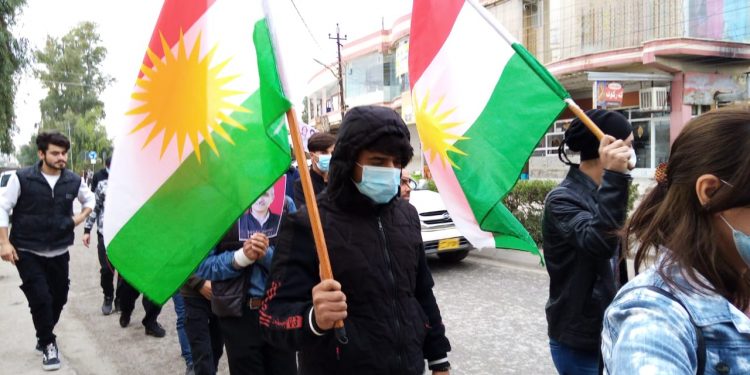 İhanetçi müdaheleye rağmen gençler yürüyüşe başladı