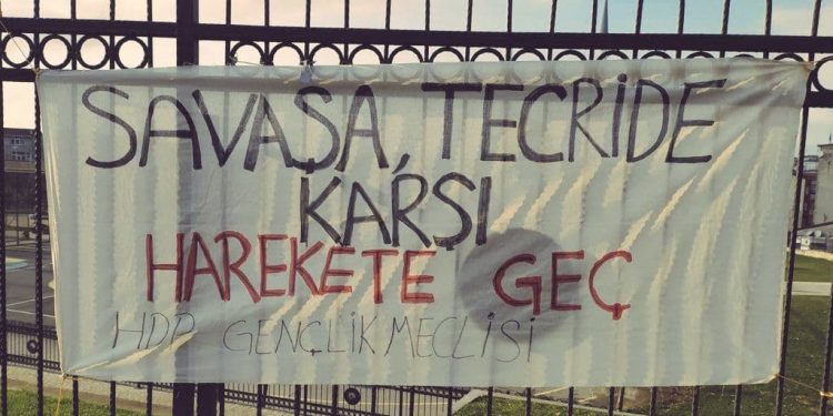Gençlik meclisi tecrite karşı harekete geçti