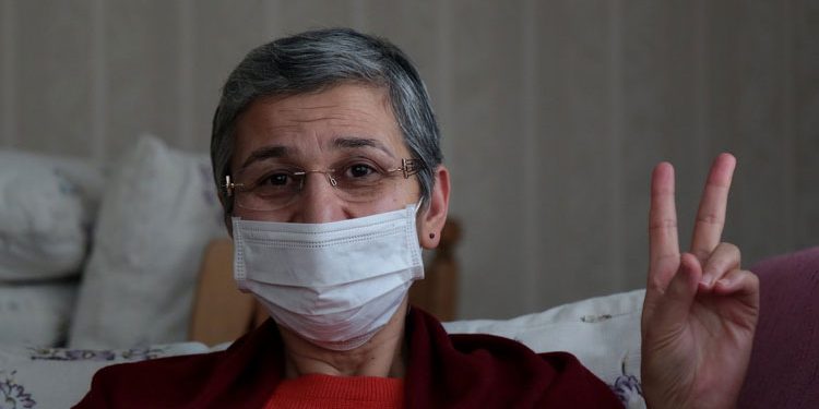 Öncüyü tut kitleyi korkut!