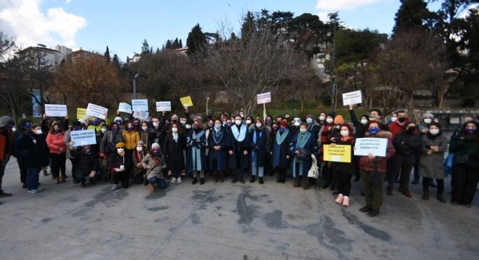 Boğaziçi direnişi devam ediyor; “Üniformalı polisler okulumuza elini kolunu sallayarak giremez”