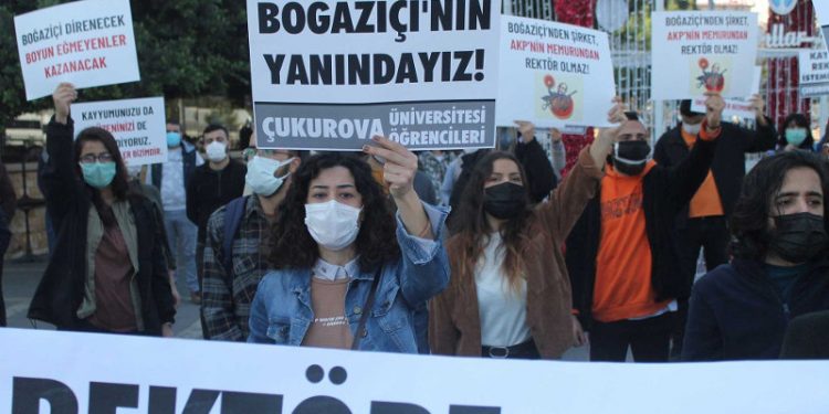 Çukurova öğrencileri Boğaziçi direnişine destek verdi