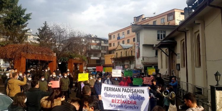 Artvinli gençlerden Boğaziçi direnişine destek; “Kurtuluş gençlikte”