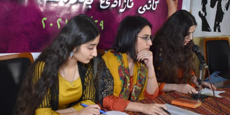 Jinên Ciwanên Tekoşer 3’üncü konferansını gerçekleştiriyor