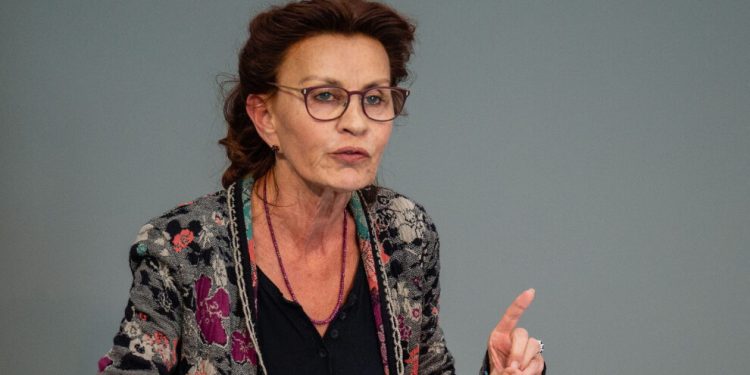 Ulla Jelpke: Kürtlerin siyasi çalışmaları koruma altına alınmalı