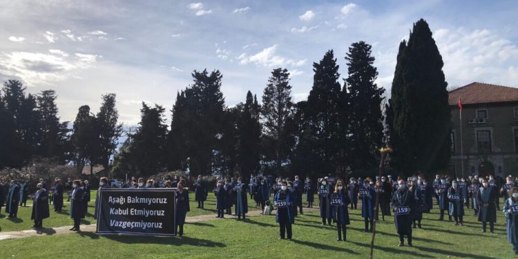 Boğaziçi öğrencileri: Aşağıya bakmıyoruz, kabul etmiyoruz, vazgeçmiyoruz