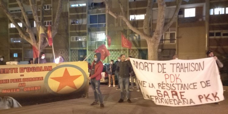 Marsilya’da gençler komploya karşı alanlarda