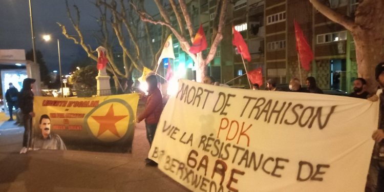 Marsilya’da gençler komploya karşı alanlarda