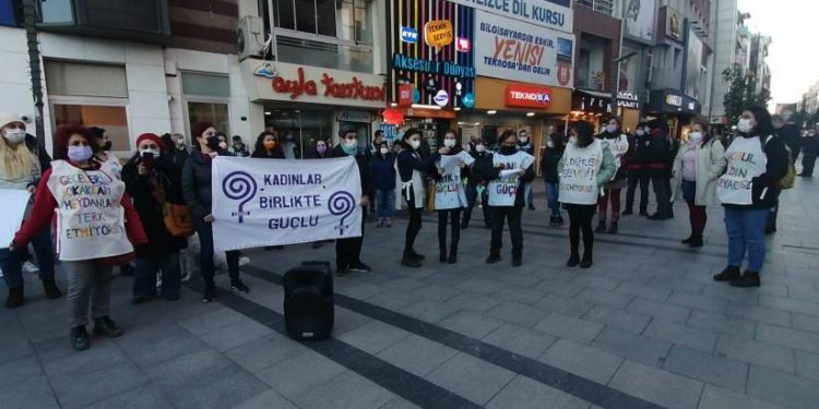 Kadınlar Birlikte Güçlü: Öz savunma haktır