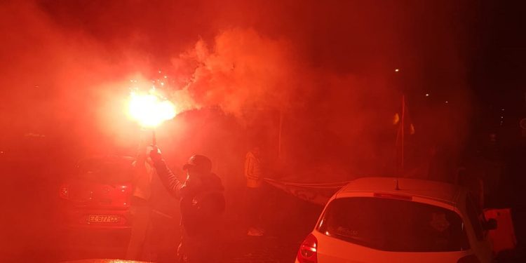 Marsilya’da gençler komploya karşı alanlarda