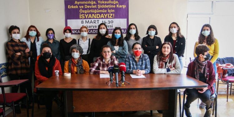 Dünyayı yerinden oynatacak cesaretimizle 8 Mart’ta sokaklarda olacağız!