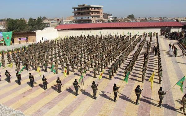 YPJ savaşçılarından görkemli 8 Mart kutlaması