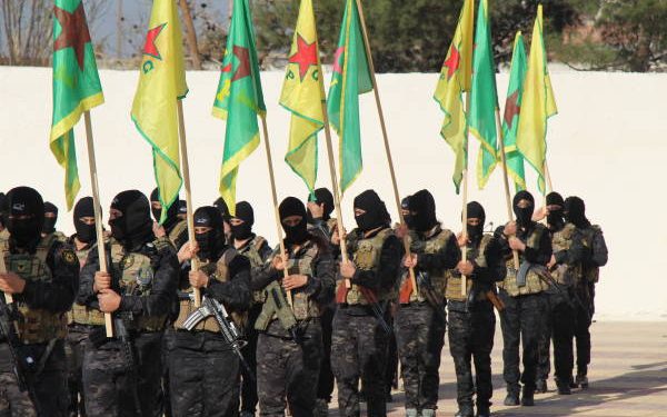 YPJ savaşçılarından görkemli 8 Mart kutlaması