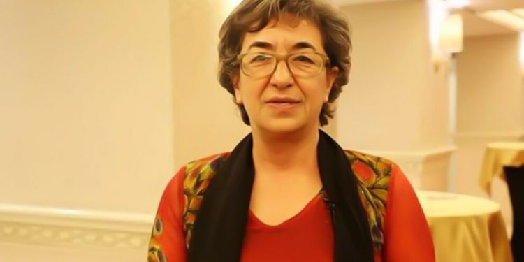 Ayşe Gökkan Kürtçe savunmayı engelleyen mahkemeyi protesto etti