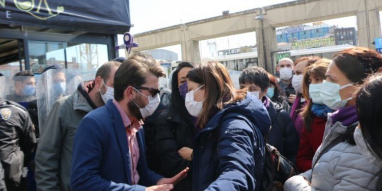 Kadınlar: AKP kongrelerine pandemi yok da kadınlara mı var?