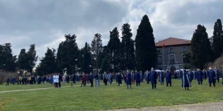 Kayyım zihniyetine karşı öğrenciler ve hocalar birleşti