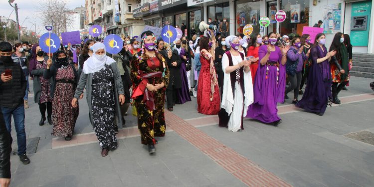 Êlih’de kadınlar tüm engellemelere rağmen 8 Mart’ı kutladı