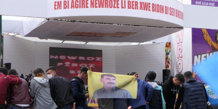 Amed Newrozu’nda 33 kişi rehin alındı