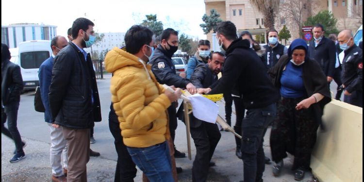 İşgalci Türk polisi Şenyaşar ailesine saldırdı